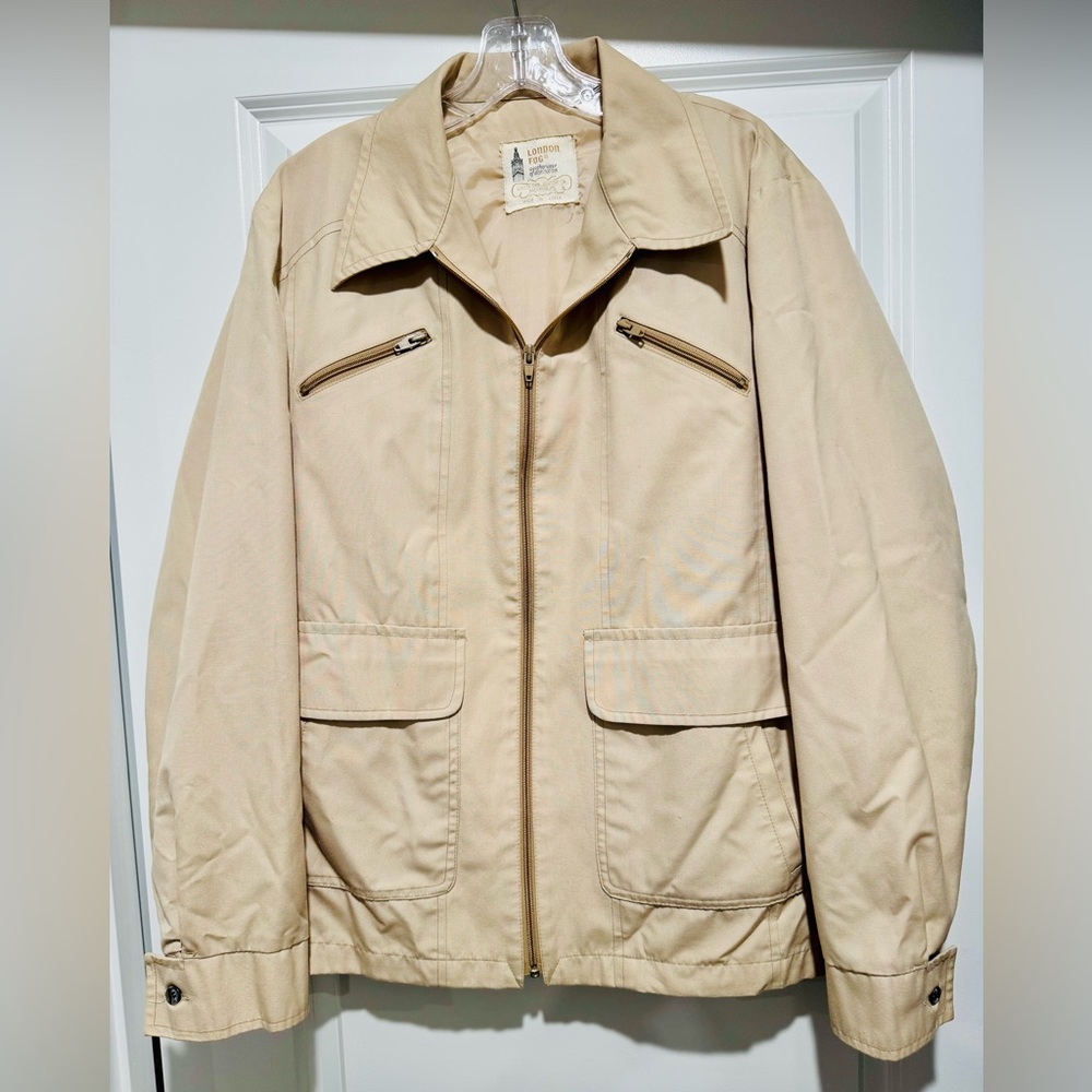Vintage London Fog Men's Lightweight Jacket Size 44L.